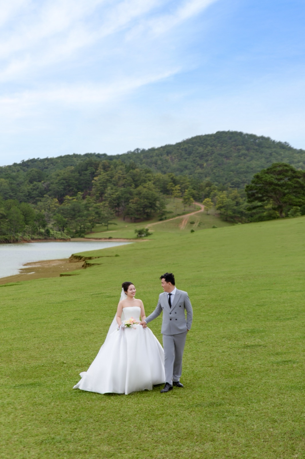 Nàng Thơ Dưới Nắng Vàng Đà Lạt